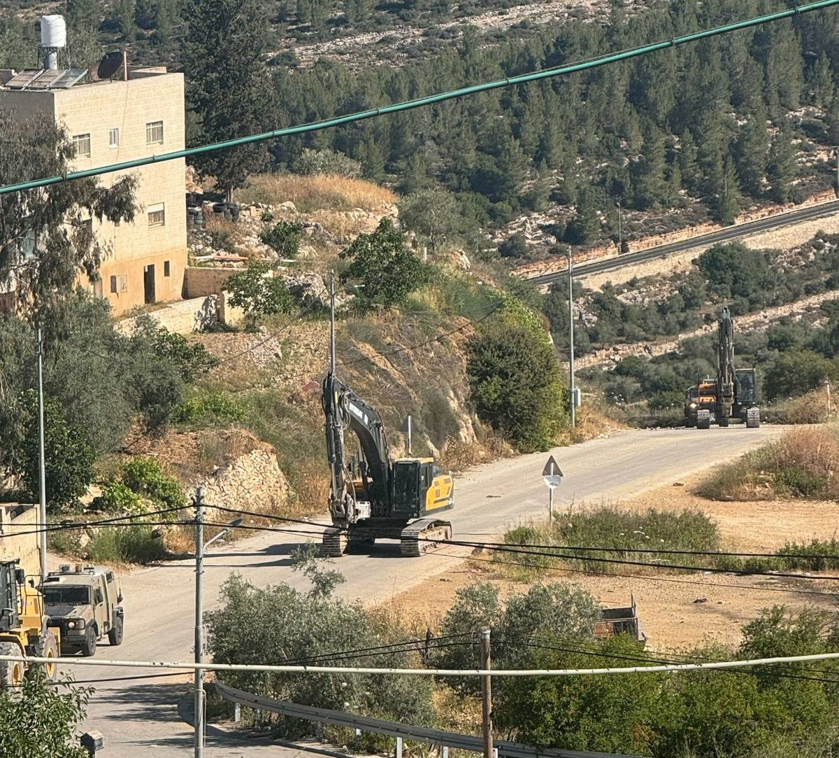 Israeli forces raid Ramallah-area-village, raze Palestinian lands 