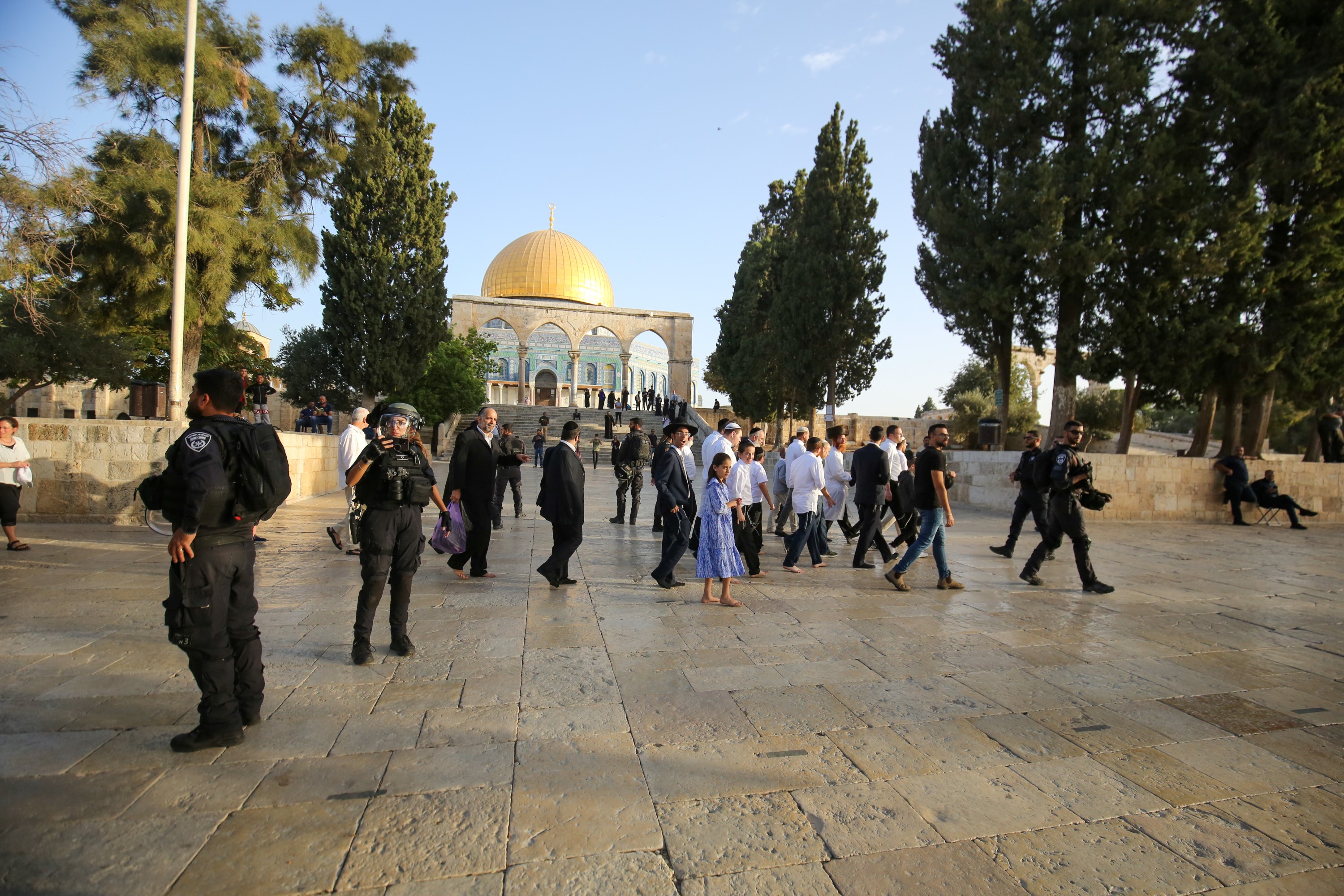 Israeli colonists break into Jerusalem's Aqsa mosque